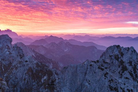 Zonsondergang boven de Juliaanse Alpen