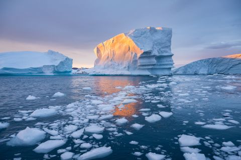 IJsberg in avondlicht - Ilulissat, Groenland