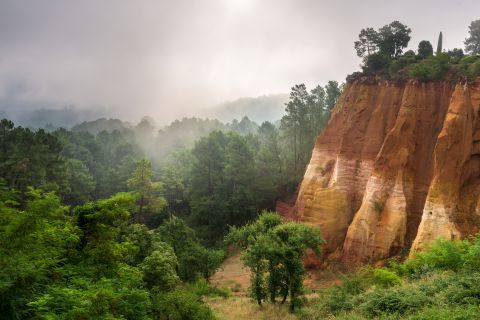 Oker kliffen nabij Roussillon