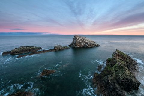 Kust van Moray Firth bij zonsopgang