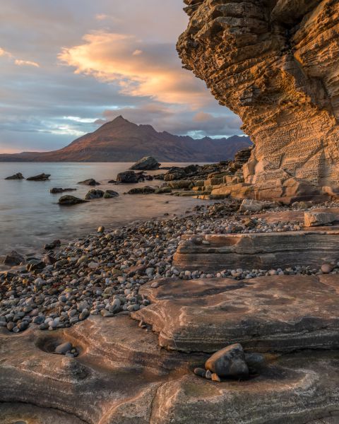Warm avondlicht op het strand van Elgol