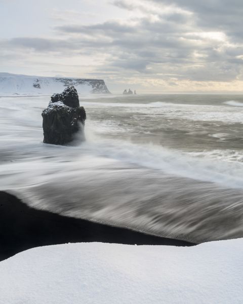 Dyrholaey in de sneeuw