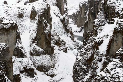 Besneeuwde canyon